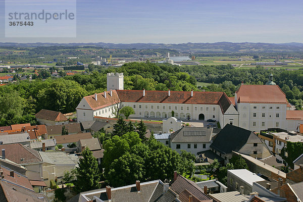 Blick vom Uhrturm auf die Stadt und das Schloß Ennsegg Enns Oberösterreich