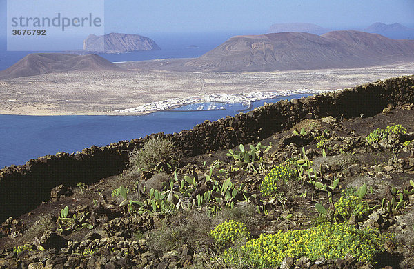 Mirador del Rio auf Lanzarote  Kanarische Inseln  Aussichtspunkt an der Nordostkueste