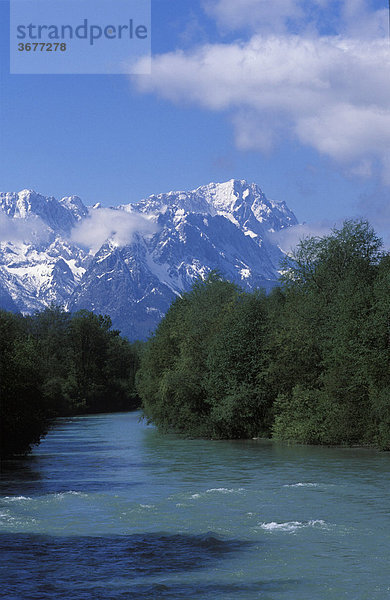 Loisach bei Eschenlohe und Zugspitze - Oberbayern - Deutschland