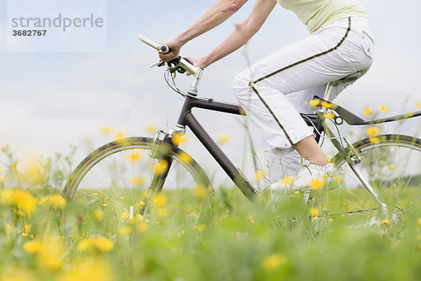 Frau auf dem Fahrrad