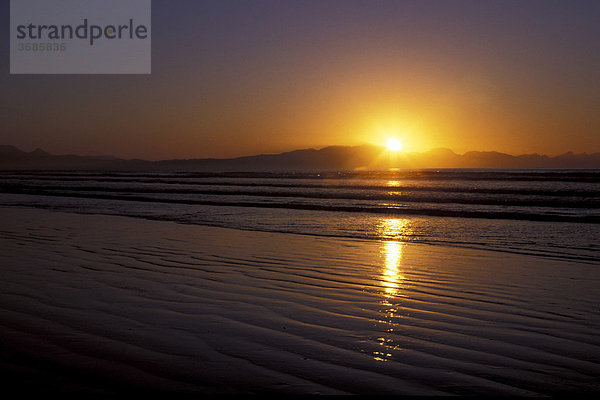 Sonnenaufgang am Strand der False Bay Muizenberg South Africa