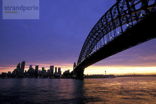 Harbour Bridge with Skyline of Sydney Australien