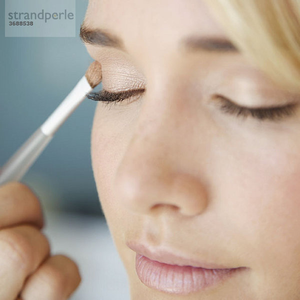 Detail einer jungen Frau mit Lidschatten