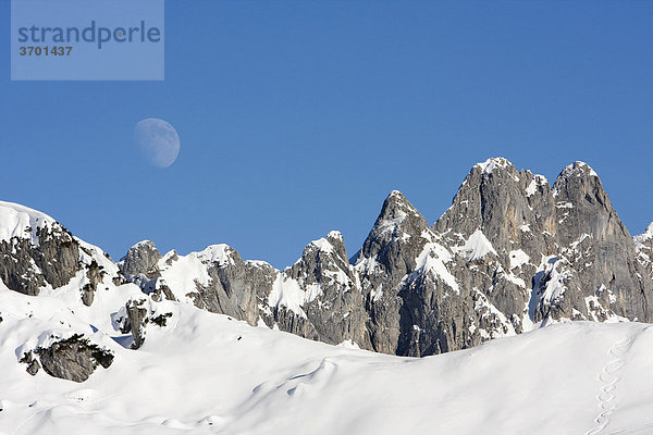 Dachsteingebirge mit Mond  Filzmoos  Salzburg  Österreich  Europa