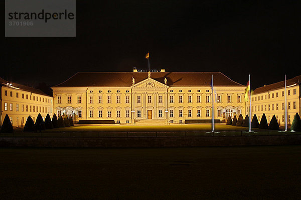Schloss Bellevue  der Sitz des Bundespräsidenten in Berlin  Deutschland  Europa