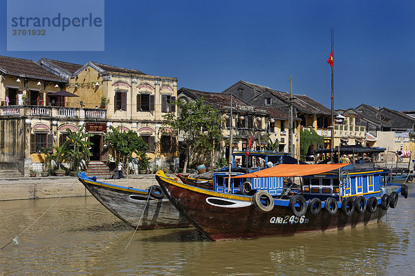 Fischerboot im Hafen von Hoi An  UNESCO Weltkulturerbe  Vietnam  Südostasien