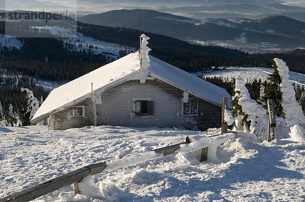 Verschneite Berghütte am Großen Arber  Bayerischer Wald  Bayern  Deutschland  Europa