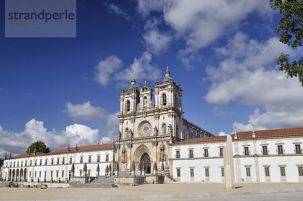 Kirche und Kloster der Heiligen Maria von AlcobaÁa  Mosteiro de Santa Maria de AlcobaÁa  UNESCO-Welterbe  Zisterzienserorden  AlcobaÁa  Estremadura  Portugal  Europa