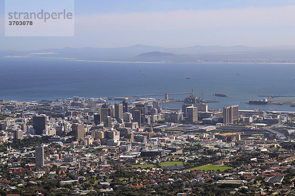Blick auf Kapstadt vom Tafelberg  Table Mountain  Südafrika  Afrika