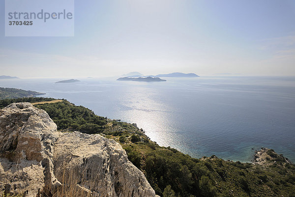Blick übers Meer von der Burgruine K·miros  Rhodos  Griechenland  Europa