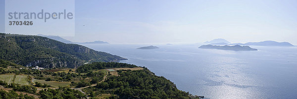 Blick übers Meer von der Burgruine K·miros  Rhodos  Griechenland  Europa