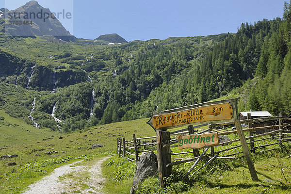 Hinweisschild zur Ringdorfer Hütte  Naturpark Sölktäler  Schladminger Tauern  Steiermark  Österreich  Europa