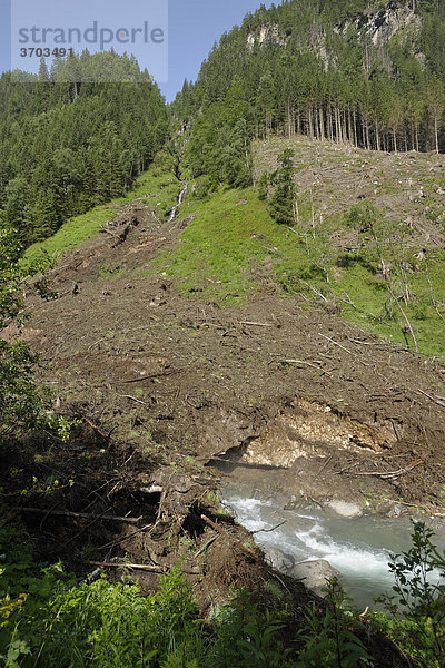 Gewaltiger Lawinenkegel im Strieglerbach  Naturpark Sölktäler  Schladminger Tauern  Steiermark  Österreich  Europa