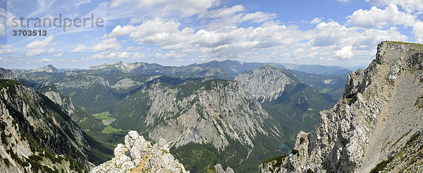 Blick zum Hochschwabmassiv  links Pfarrerlacke und rechts Grüner See  Wanderung Trenchtling  Hochschwab  Steiermark  Österreich  Europa