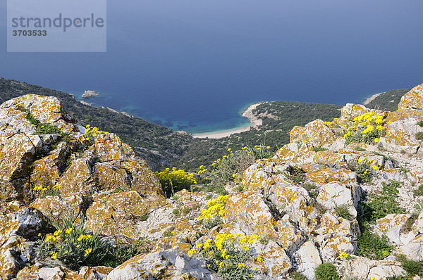 Blick auf den Sandstrand unter Lubenice auf Cres  Kroatien  Europa