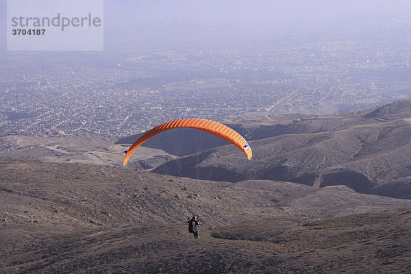 Gleitschirmflieger in Arequipa  Peru  Südamerika