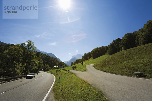 Straße nach Ramsau  Berchtesgaden  Watzmann  Oberbayern  Bayern  Deutschland  Europa