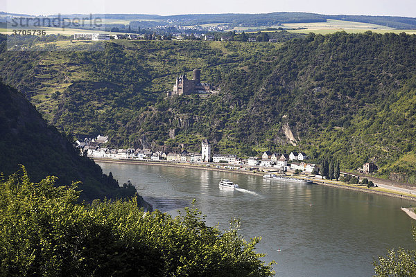 Blick auf St. Goarshausen und Burg Katz am Rhein  Rheinland-Pfalz  Deutschland  Europa