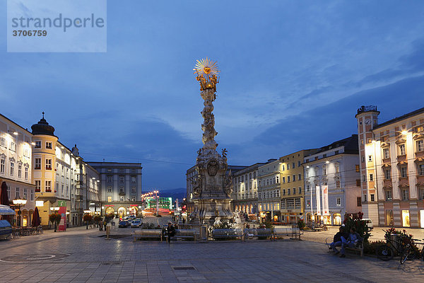 Hauptplatz mit Dreifaltigkeitssäule  Linz  Oberösterreich  Österreich  Europa