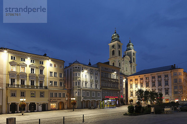 Main Square and Old Cathedral  Linz  Upper Austria  Austria  Europe