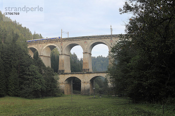 Eisenbahnbrücke der Semmeringbahn  Viadukt Kalte Rinne  Semmering  Niederösterreich  Österreich  Europa