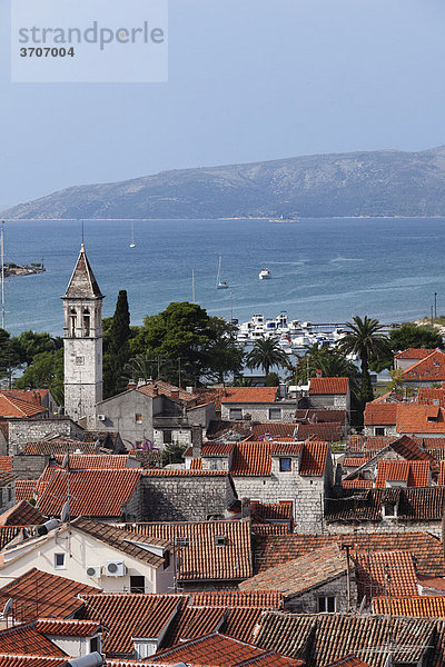 Blick vom Kirchturm der Kathedrale nach Westen  Trogir  Dalmatien  Adria  Kroatien  Europa