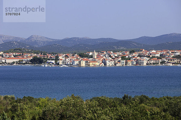 Pirovac  Blick von Insel Murter  Dalmatien  Adria  Kroatien  Europa