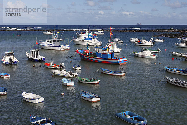 Fischerhafen  rzola  Lanzarote  Kanaren  Kanarische Inseln  Spanien  Europa