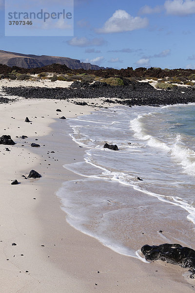 Sandstrand  Küste bei rzola  Lanzarote  Kanaren  Kanarische Inseln  Spanien  Europa
