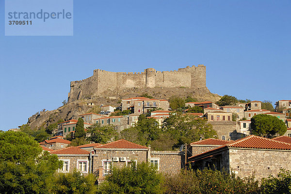 Festung über der Altstadt Mithymna  Molyvos  Molivos  Lesbos  Ägäis  Griechenland  Europa