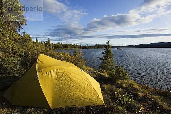 Zelt  Camp  Caribou Lakes Seen  oberer Liard River Fluss  Yukon Territory  Kanada