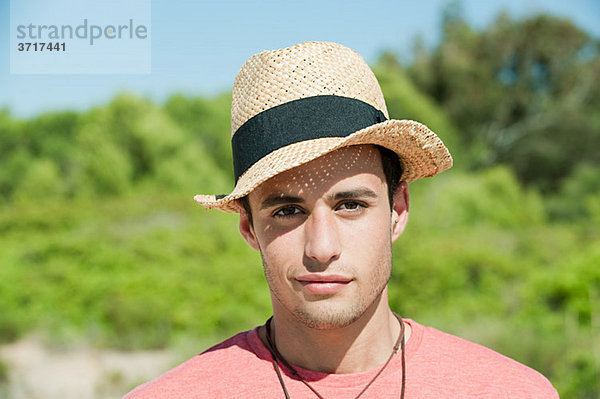 Teenager Junge mit Hut  Portrait