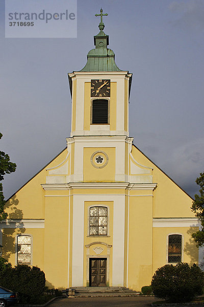 Barocke Pfarrkirche von Leobersdorf Niederösterreich Österreich