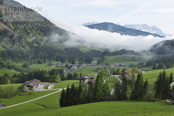 Blick vom Hahnenkamm bei Aschau in Richtung Wilder Kaiser Tirol Österreich