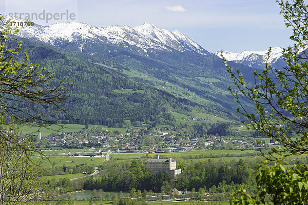 Blick auf Trautenfels und die Niederen Tauern von Pürgg Steiermark Österreich