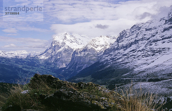 Blick auf Eiger und Wetterhorn bei Grindelwald  Schweiz