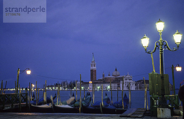 Bucht von Venedig in der Dämmerung  Italien