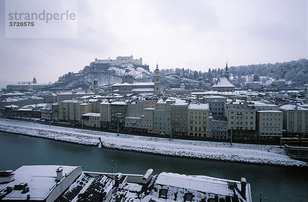 Salzburg - Altstadt mit Festung und Salzach - Blick vom Kapuzinerberg - Österreich