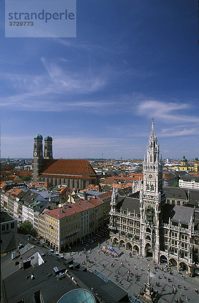 Frauenkirche Marienplatz Rathaus - Blick vom Alten Peter - München Oberbayern