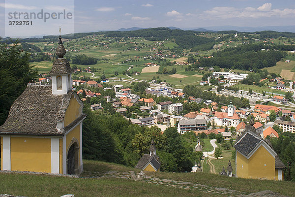 Blick vom Kalvarienberg über Smarje pri Jelsah - Slowenien