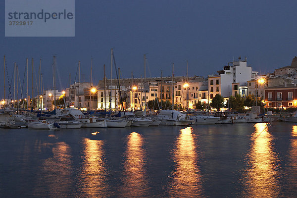Hafen von Eivissa bei Nacht