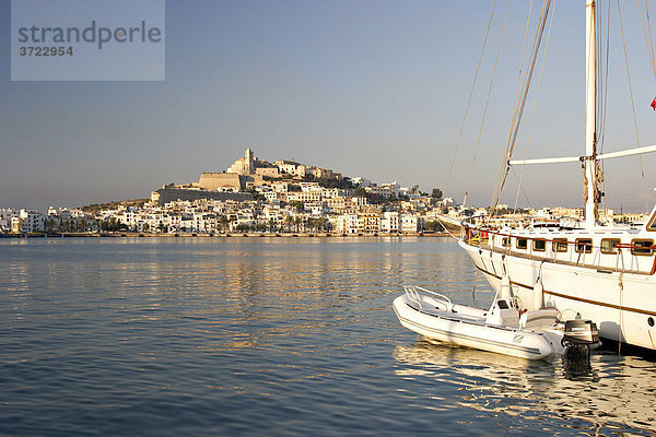 Eivissa mit Yachthafen am Morgen - Ibiza