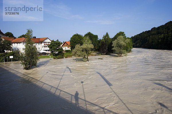 Hochwasser der Isar in Bad Tölz Oberbayern