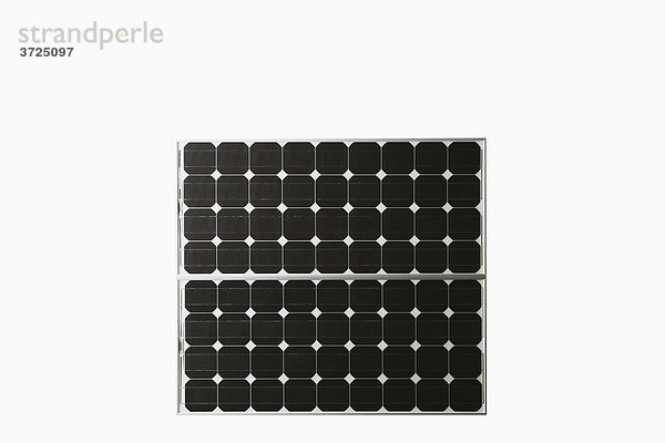 Solar-Panel vor weißen Hintergrund