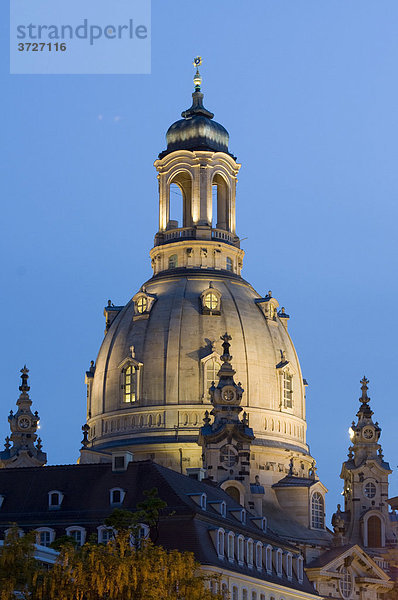 Kuppel der Frauenkirche bei Dämmerung  Dresden  Sachsen  Deutschland