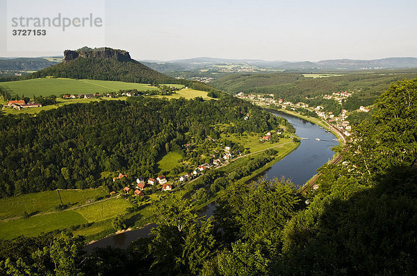 Festung Königstein  Blick über Landschaft mit Elbe und Lilienstein  Sächsische Schweiz  Elbsandsteingebirge  Sachsen  Deutschland