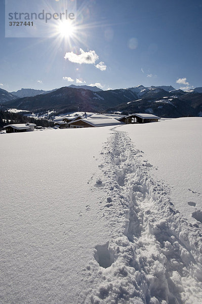 Tief verschneite Winterlandschaft  Achenkirch  Tirol Österreich