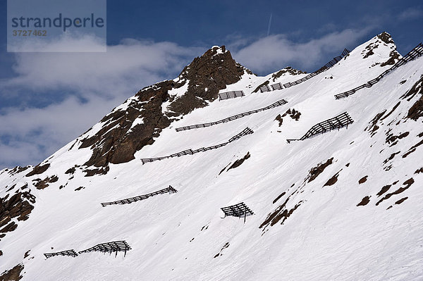 Lawinenverbauung am Kirchenkogel im Skigebiet Hochgurgl  Ötztal  Tirol  Österreich