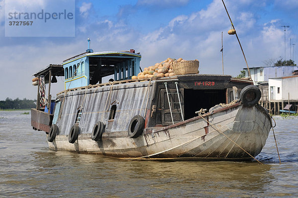 Handelsboot  Marktboot am Mekong Fluß  Mekongdelta  Vietnam  Asien