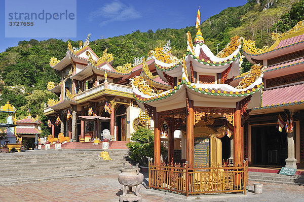 Tempelanlage am Berg der Schwarzen Frau  Vulkankegel Nui Ba Den  Tay Ninh  Vietnam  Asien